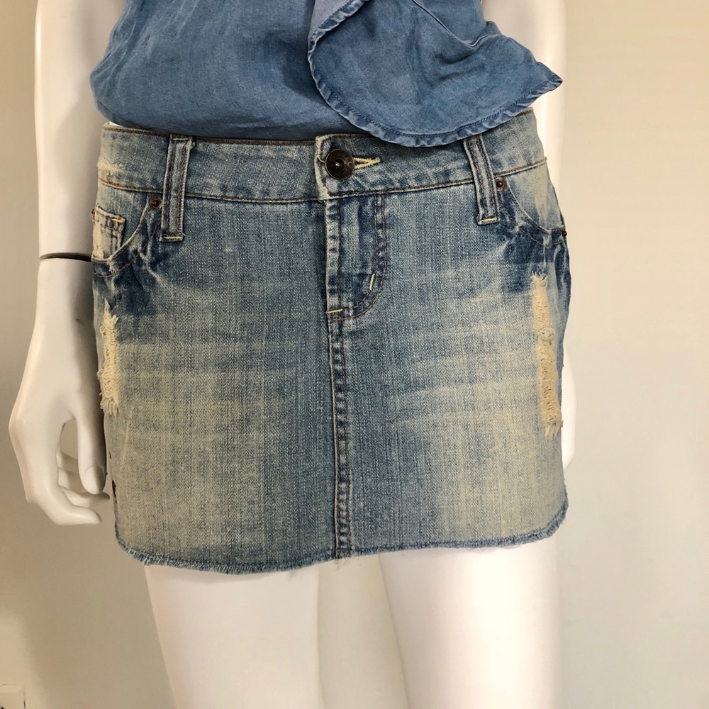 REFUGE Jean Print Detailing Distressed Short Skirt